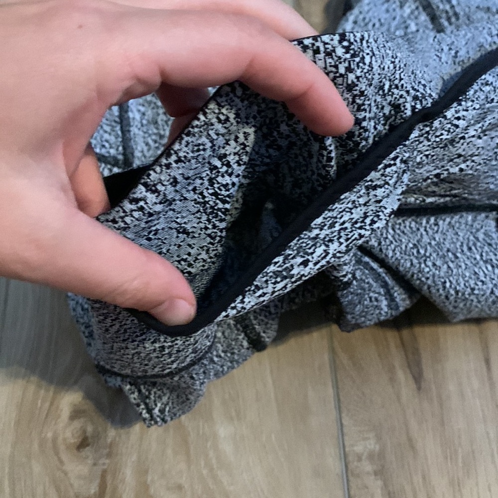 Lululemon Patterned Workout Legging - image 4